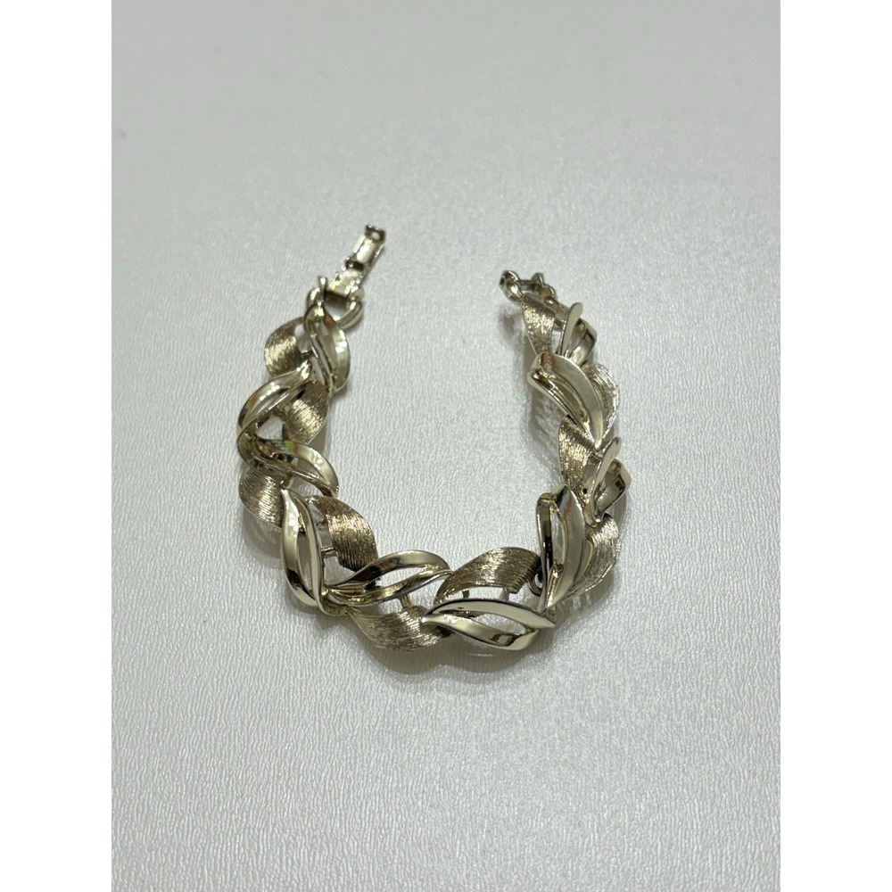Vintage Kramer Shiny Gold Tone Ribboned‎ Bracelet